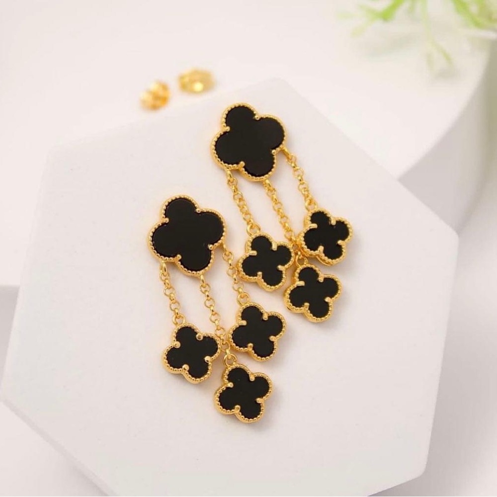 Brand new earring Gold bleated top quality